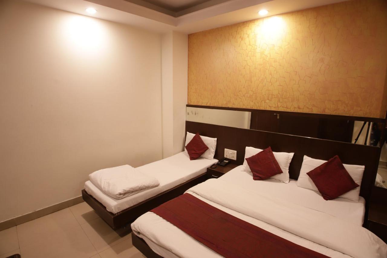 Hotel Golden Wings New Delhi Exteriör bild